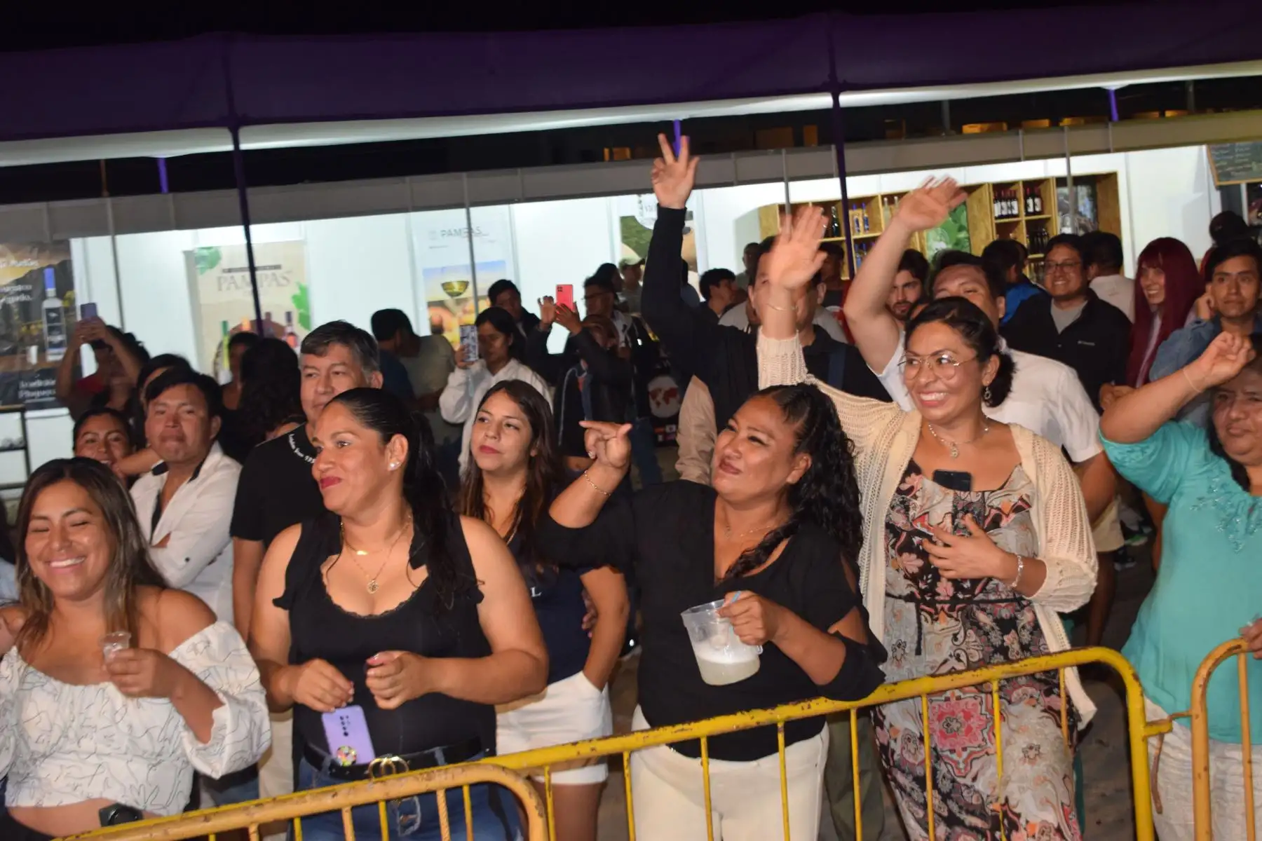 Paracas celebró con miles de turistas extranjeros su Festival Internacional de la Vendimia El VII Festival Internacional de la Vendimia se celebró en Paracas con ritmo, sabor, reinas, feria de expositores, pisco, vino música, sol, playa y miles de turistas extranjeros que llegaron en dos cruceros. Foto: ANDINA/ Julio Castillo