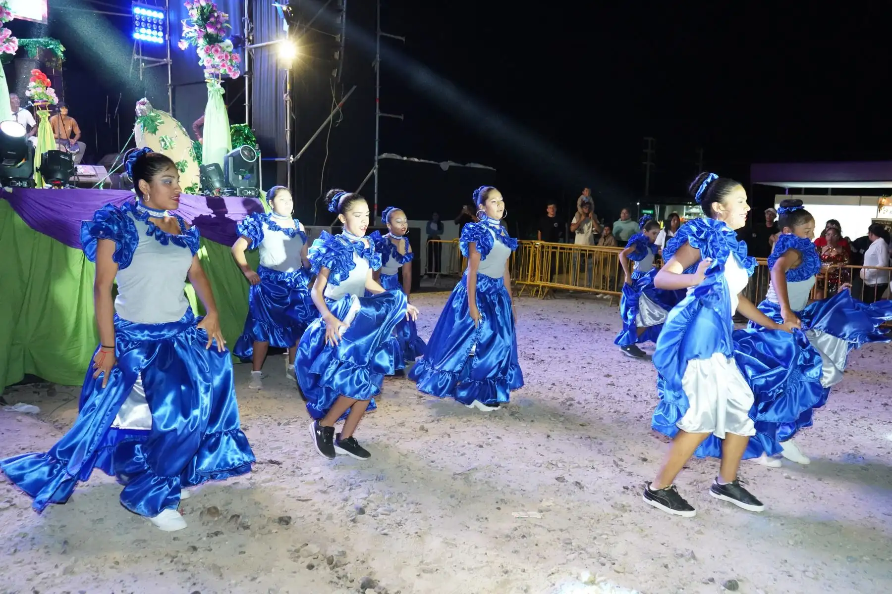 Paracas celebró con miles de turistas extranjeros su Festival Internacional de la Vendimia El VII Festival Internacional de la Vendimia se celebró en Paracas con ritmo, sabor, reinas, feria de expositores, pisco, vino música, sol, playa y miles de turistas extranjeros que llegaron en dos cruceros. Foto: ANDINA/ Julio Castillo