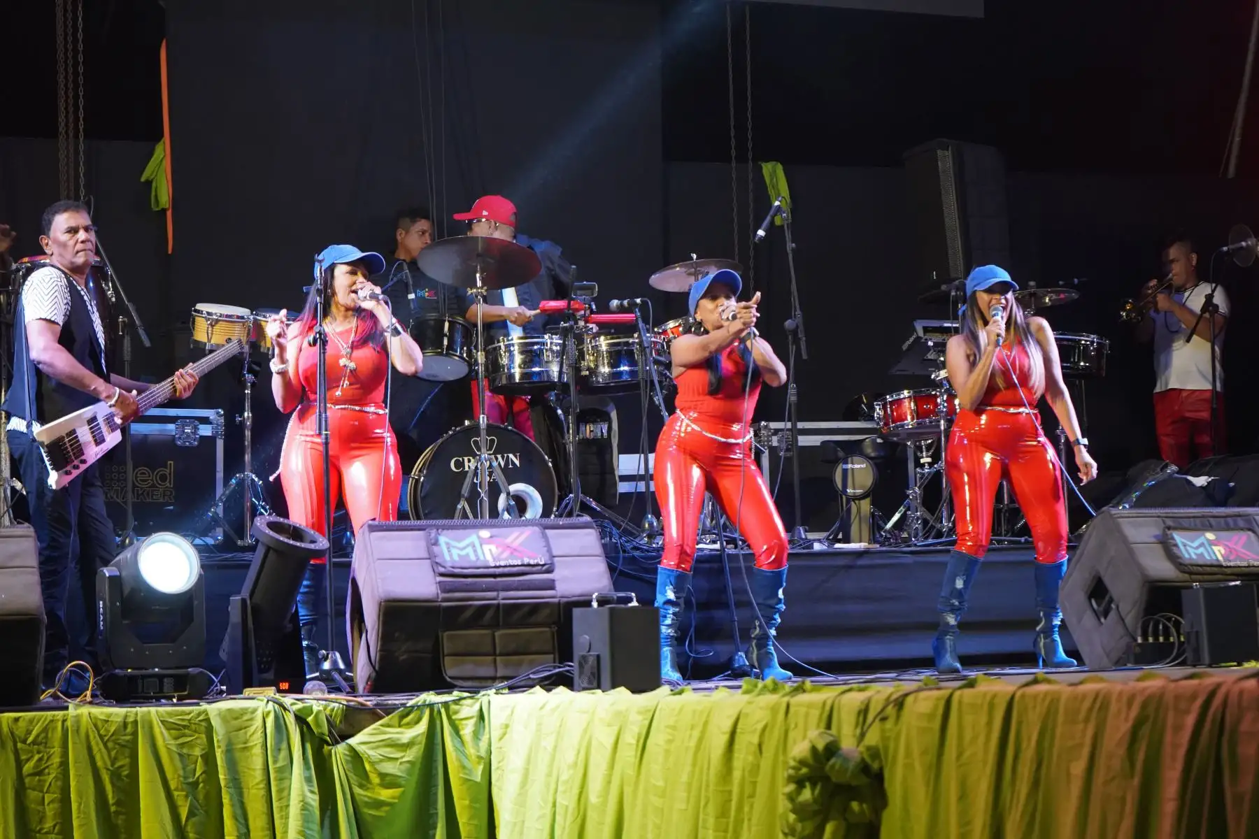 Paracas celebró con miles de turistas extranjeros su Festival Internacional de la Vendimia El VII Festival Internacional de la Vendimia se celebró en Paracas con ritmo, sabor, reinas, feria de expositores, pisco, vino música, sol, playa y miles de turistas extranjeros que llegaron en dos cruceros. Foto: ANDINA/ Julio Castillo