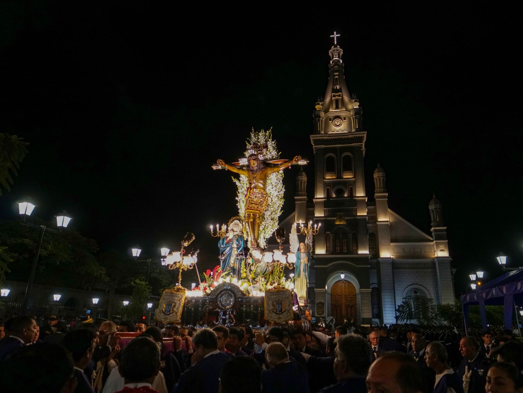 La procesión del Señor de Luren, patrono de Ica, es una de las actividades centrales de Semana Santa en la ciudad de Ica. Foto: Genry Bautista