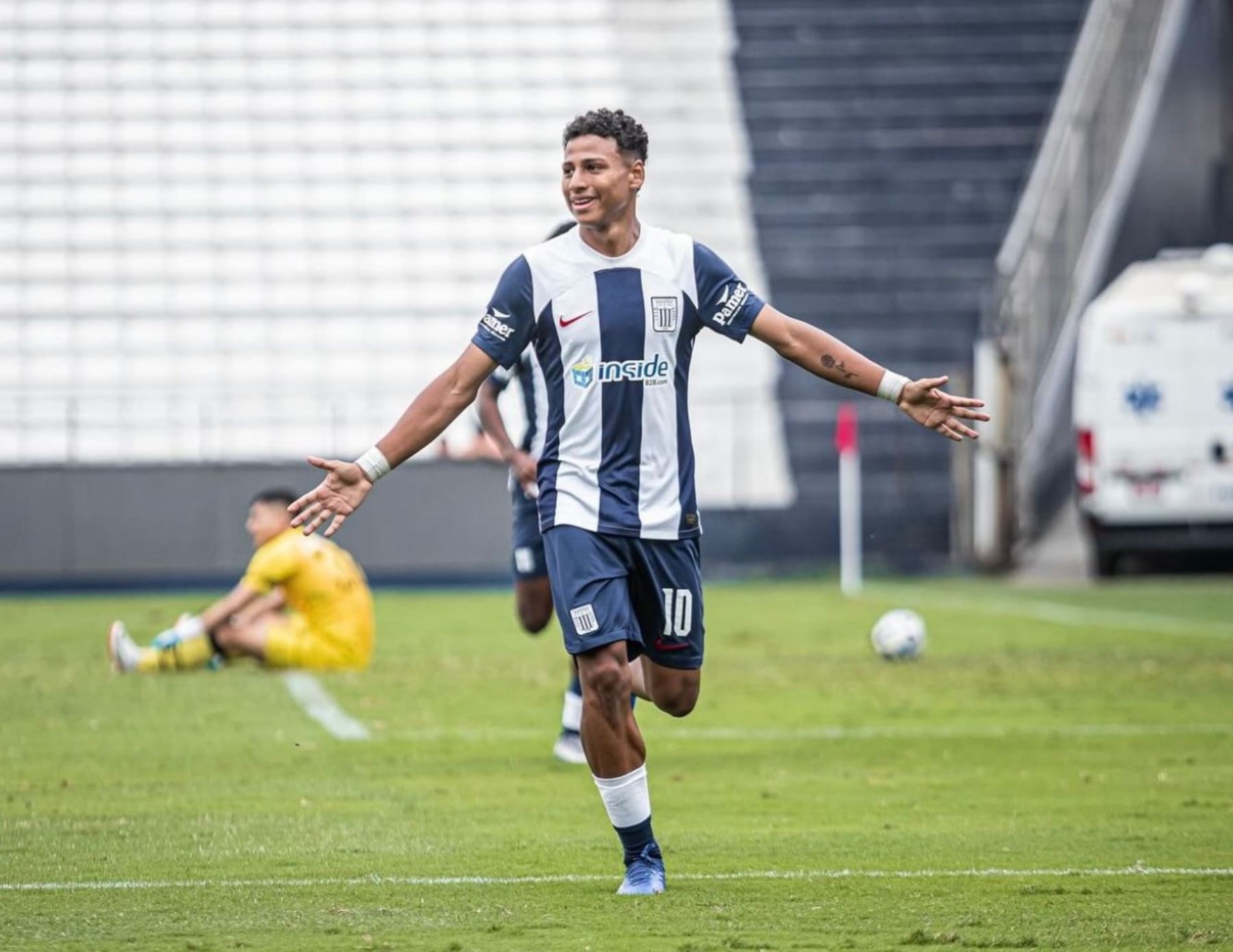 Adriano Neciosup busca triunfar en Brasil como lo hizo en las divisiones menores en Alianza Lima