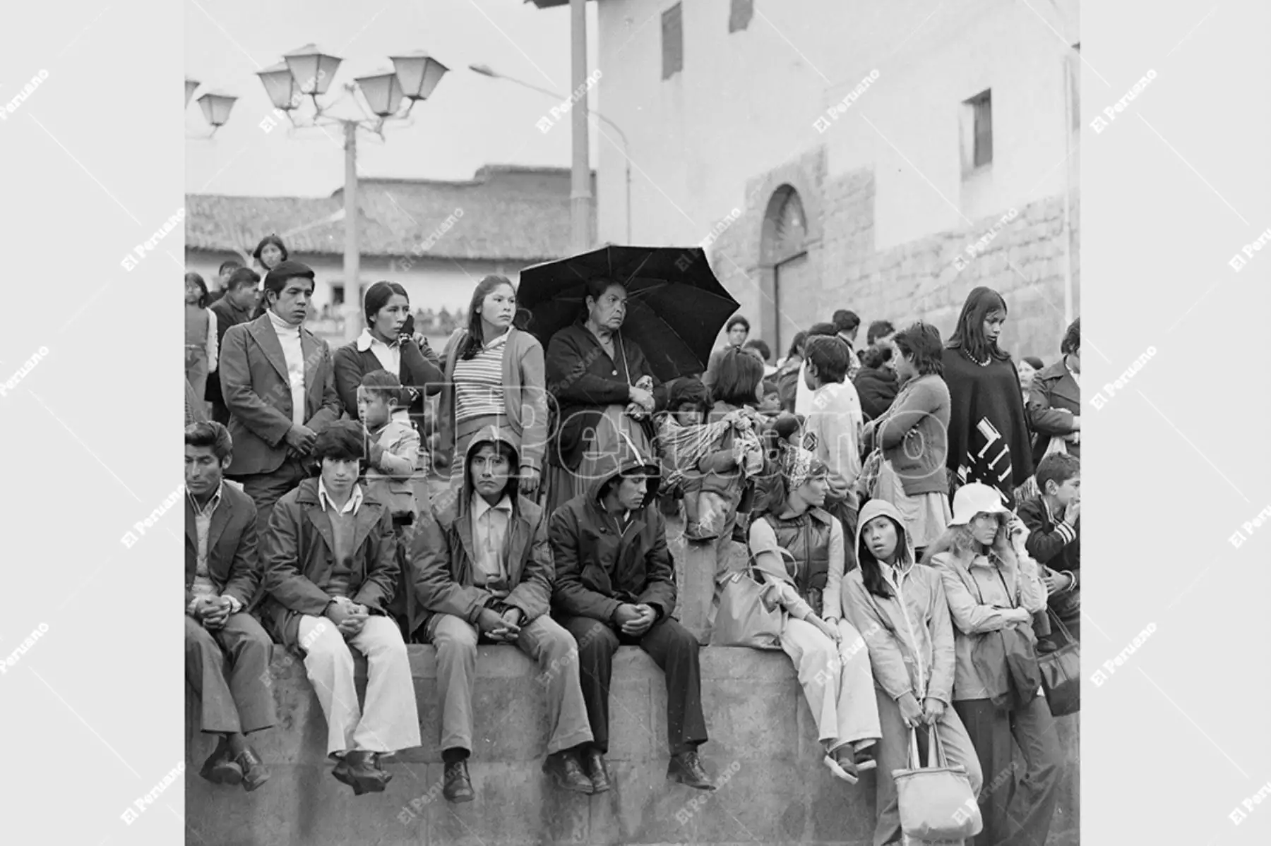 Cusco - 20 marzo 1978 / La tradicional procesión del Señor de los Temblores de Lunes Santo marca el día central de la Semana Santa en Cusco. La fe movilizó a miles de cusqueños de toda condición social que acompañaron la sagrada imagen de su Patrón Jurado. Foto: Archivo Histórico de El Peruano / Humberto Romaní