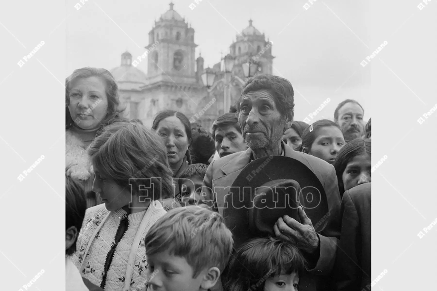 Cusco - 20 marzo 1978 / La tradicional procesión del Señor de los Temblores de Lunes Santo marca el día central de la Semana Santa en Cusco. La fe movilizó a miles de cusqueños de toda condición social que acompañaron la sagrada imagen de su Patrón Jurado. Foto: Archivo Histórico de El Peruano / Humberto Romaní