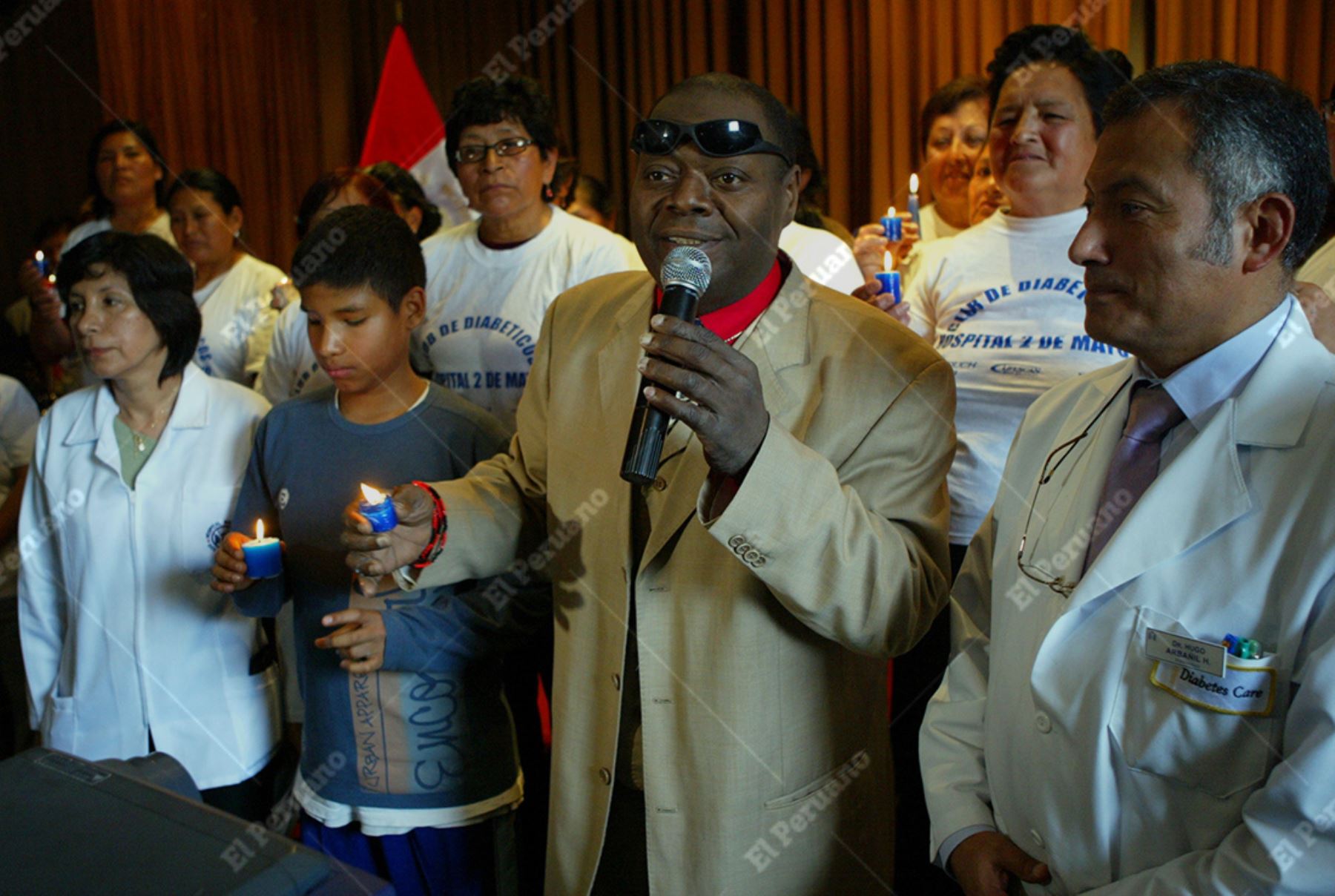 Lima – 12 noviembre 2008 / Pepe Vasquez, cantante de música criolla participa en taller sobre La Diabetes, realizado en el hospital Dos de Mayo, por el Día Mundial de la Diabetes. Foto: Ruben Grandez Bernal