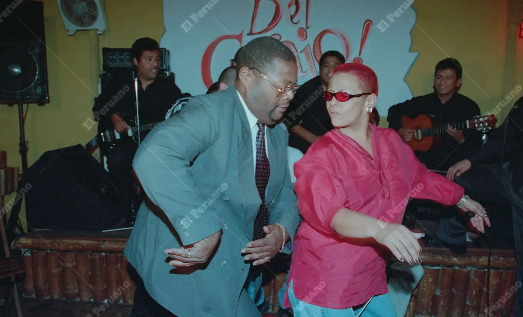 Lima - 30 agosto 2000 / Conferencia de prensa de los cantantes de musica criolla, Pepe Vasquez y Lucía de la Cruz. Foto: Archivo Histórico de El Peruano / Vidal Tarqui