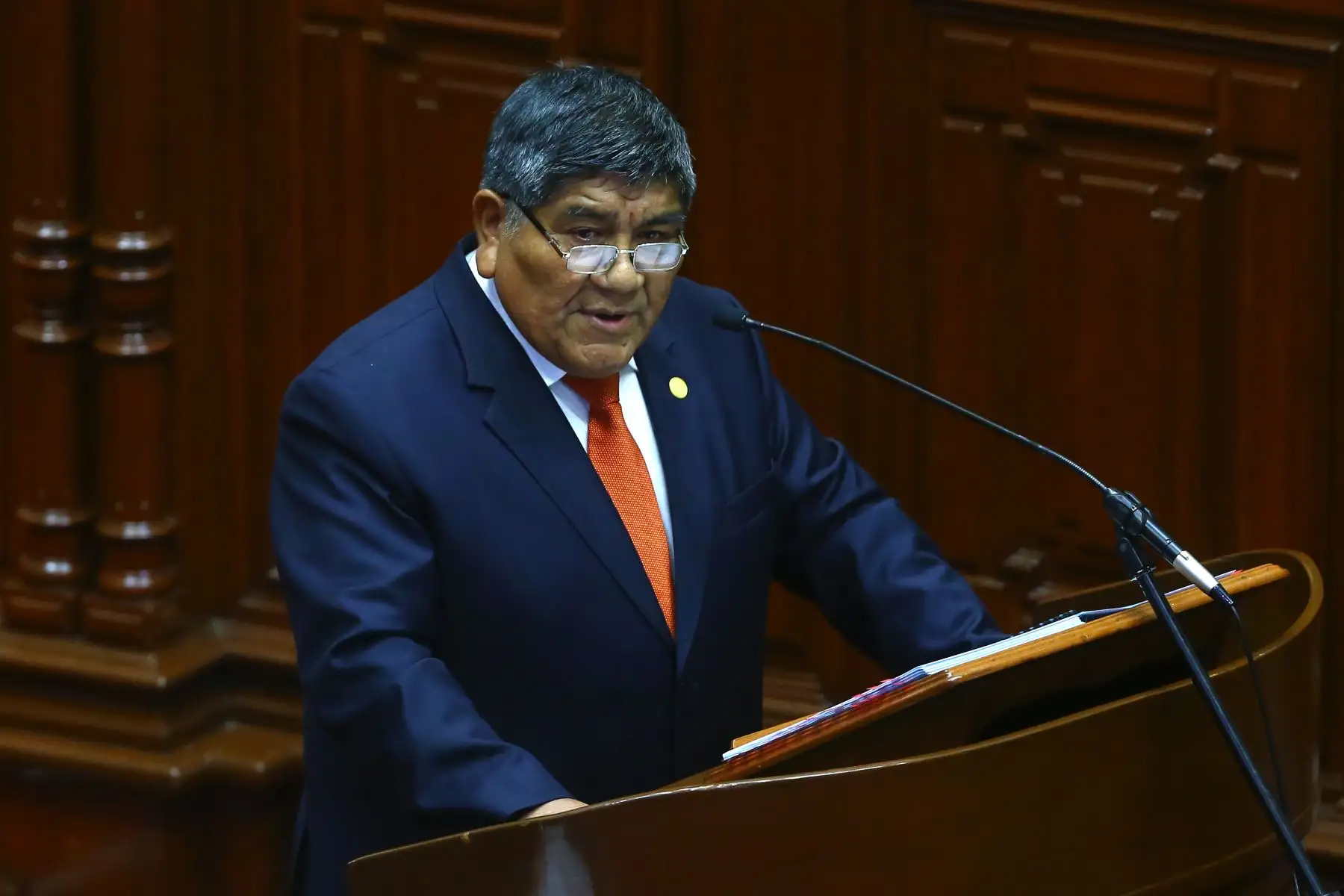 El ministro de Energía y Minas, Rómulo Mucho, se presenta ante el Pleno del Congreso que hoy sesiona para abordar su interpelación. Foto: ANDINA/Eddy Ramos