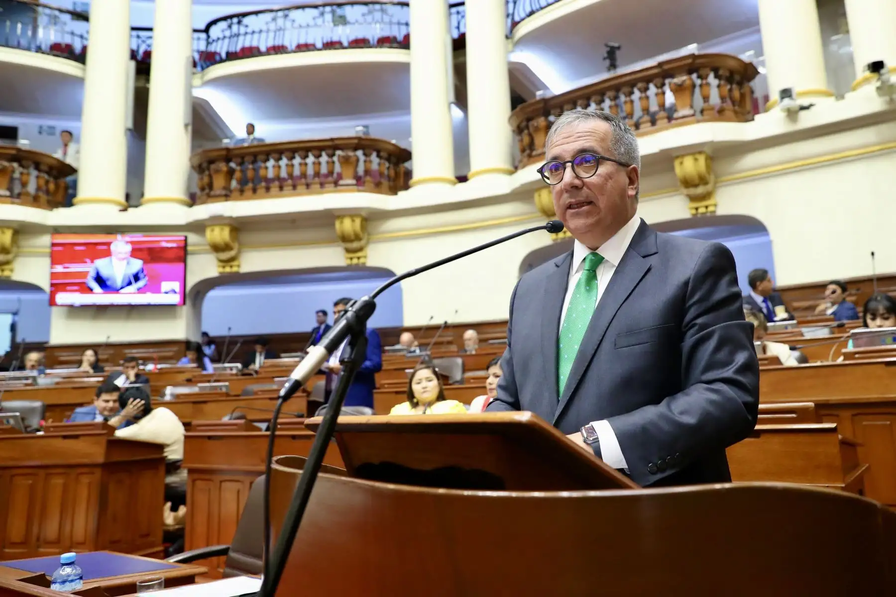 El ministros de Transportes y Comunicaciones, Raúl Pérez-Reyes Espejo, se presenta ante el Pleno del Congreso que hoy sesiona para abordar su interpelación. Foto: Congreso