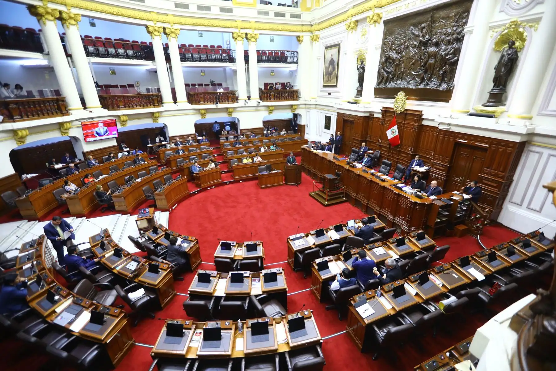 El ministros de Transportes y Comunicaciones, Raúl Pérez-Reyes Espejo, se presenta ante el Pleno del Congreso que hoy sesiona para abordar su interpelación. Foto: Congreso