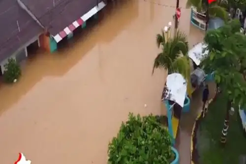 Familias afectadas por inundación fueron albergadas en locales comunales, colegios y en viviendas de sus parientes.