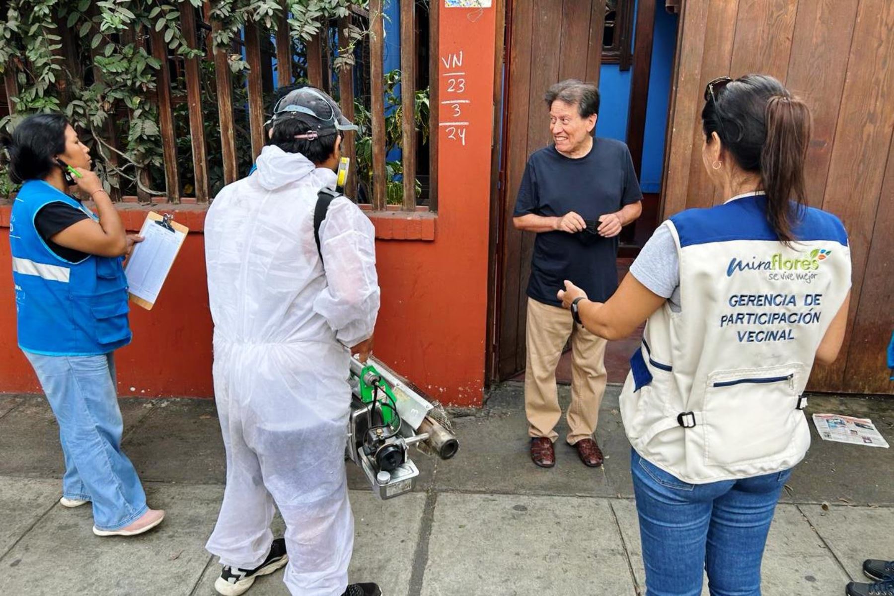 Miraflores: Minsa realizó fumigación en viviendas para evitar contagios del dengue. Foto: ANDINA/difusión.
