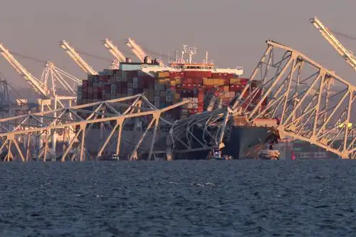 Carguero Dali después de chocar y colapsar el puente Francis Scott Key en Baltimore. Foto: AFP
