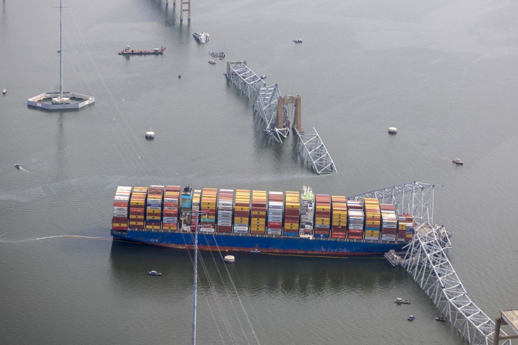 Escena de la tragedia en Baltimore, tras el choque de un carguero contra la base de un puente. Foto: AFP