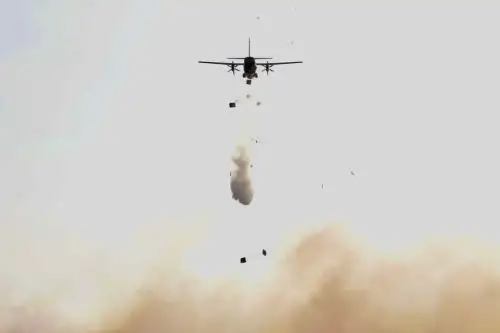 Dotados de equipos antiincendios, las aeronaves de la FAP lanzaron 45,000 litros de agua sobre los focos del incendio forestal. ANDINA/Difusión