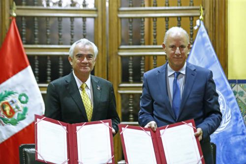 Firma del acuerdo para la celebración del 40° Periodo de Sesiones de la CEPAL en Lima