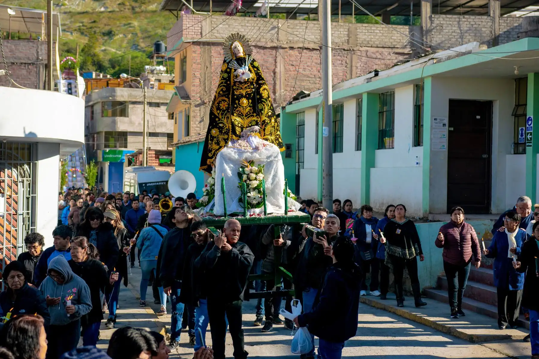 La Semana Santa es un momento de profunda reflexión y celebración en todo el mundo católico, y en el pintoresco distrito de Omate esta tradición adquiere una dimensión única, como lo reconoció el Ministerio de Cultura.
Foto: ANDINA/ Difusión