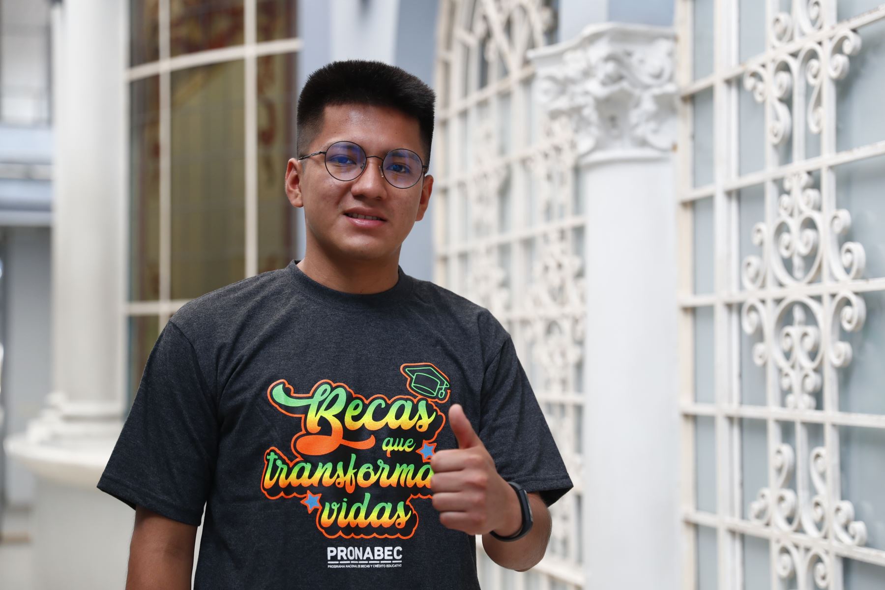 Ernesto Isaac Guerrero Palomino es uno de los 4 mil jóvenes peruanos que fueron seleccionados ganadores del primer concurso del programa Beca 18 - 2024. Él alcanzó la beca como primer puesto en la modalidad FF.AA., y ahora podrá estudiar la carrera de Ingeniería Mecatrónica en la UPC. Foto: ANDINA/Daniel Bracamonte