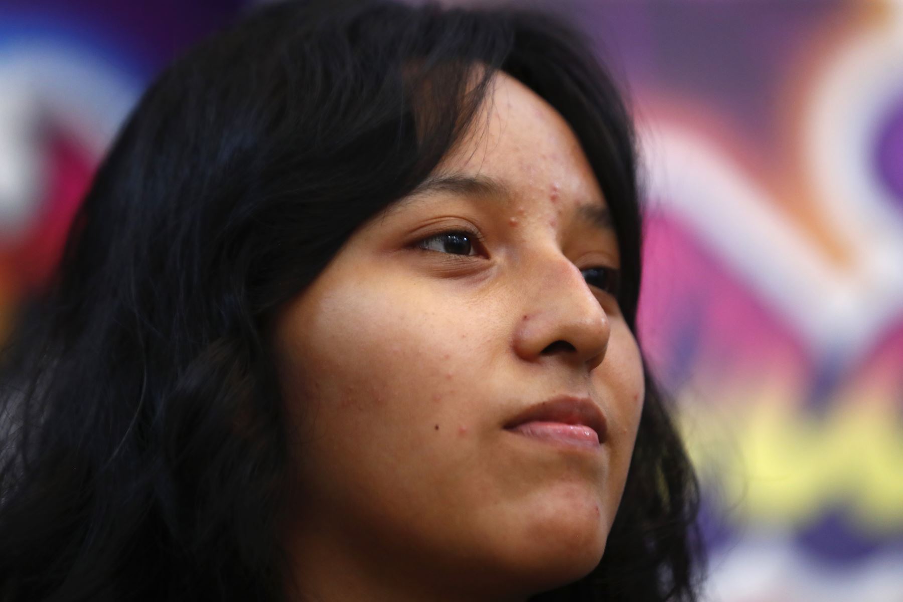 Lizbeth Mamani Chávez es una de los 4 mil jóvenes peruanos que fueron seleccionados ganadores del primer concurso del programa Beca 18 - 2024. Ella alcanzó la beca como primer puesto en la modalidad Repared, y ahora podrá estudiar la carrera de Ingeniería Biomédica en la UNMSM. Foto: ANDINA/Daniel Bracamonte