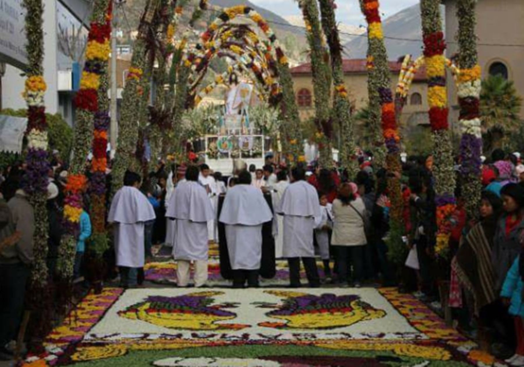 Las alfombras florales son las protagonistas de las celebraciones de Semana Santa en la provincia de Tarma.