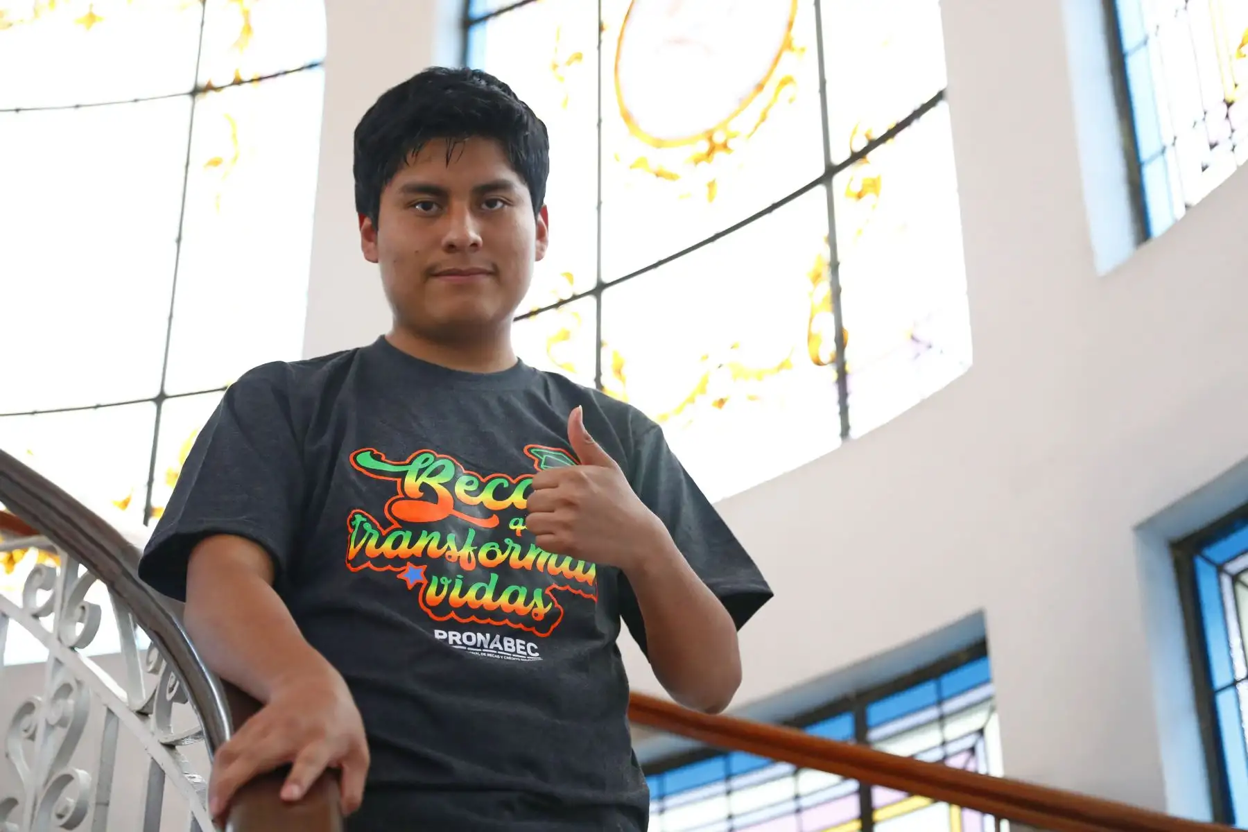 Leonardo Palomino Bermudio es uno de los 4 mil jóvenes peruanos que fueron seleccionados ganadores del primer concurso del programa Beca 18 - 2024. Él alcanzó la beca como primer puesto en la modalidad Vraem, y ahora podrá estudiar la carrera de Ingeniería Agroindustrial en la UNMSM. Foto: ANDINA/Daniel Bracamonte