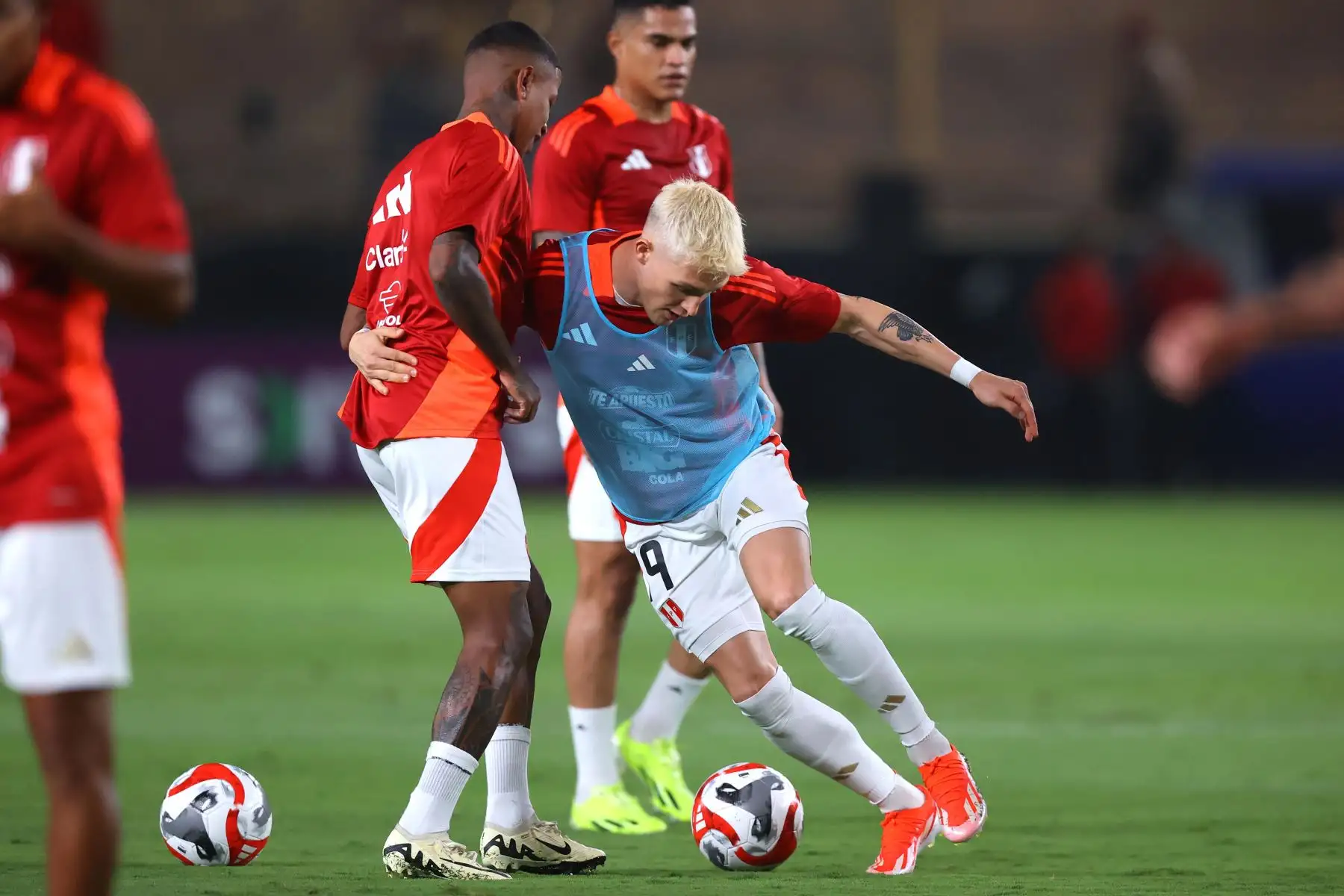 Entrenamiento de la selección peruana, previo al partido contra República Dominicana en el estadio Monumental, en el distrito de Ate. En la imagen Oliver Sonne.
Foto: ANDINA/Carlos Lezama Villantoy