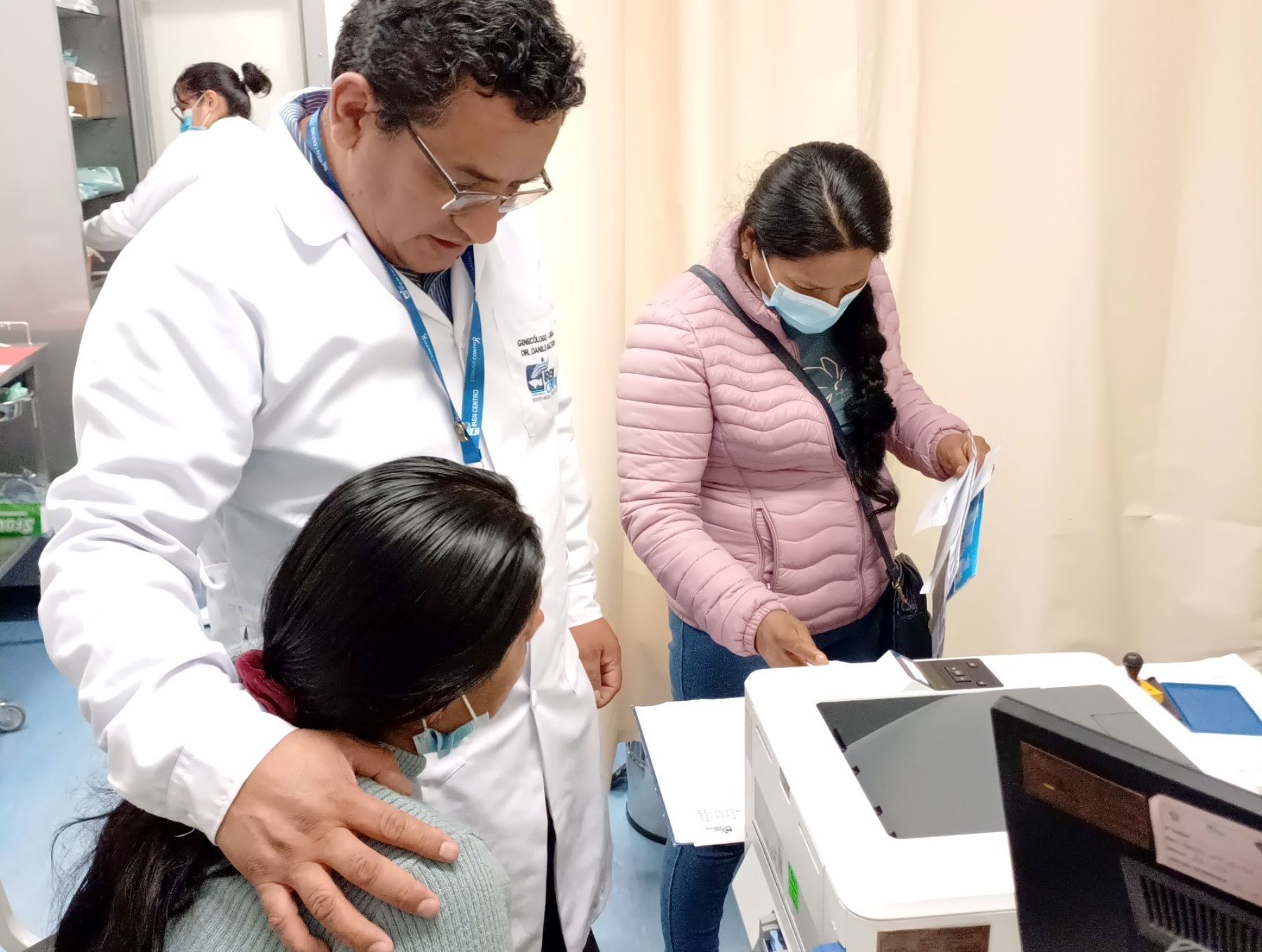 El Instituto Regional de Enfermedades Neoplásicas (IREN Centro), ubicado en Huancayo, informó que cada día se confirman tres nuevos casos de cáncer de cuello uterino en la región Junín. ANDINA/Difusión