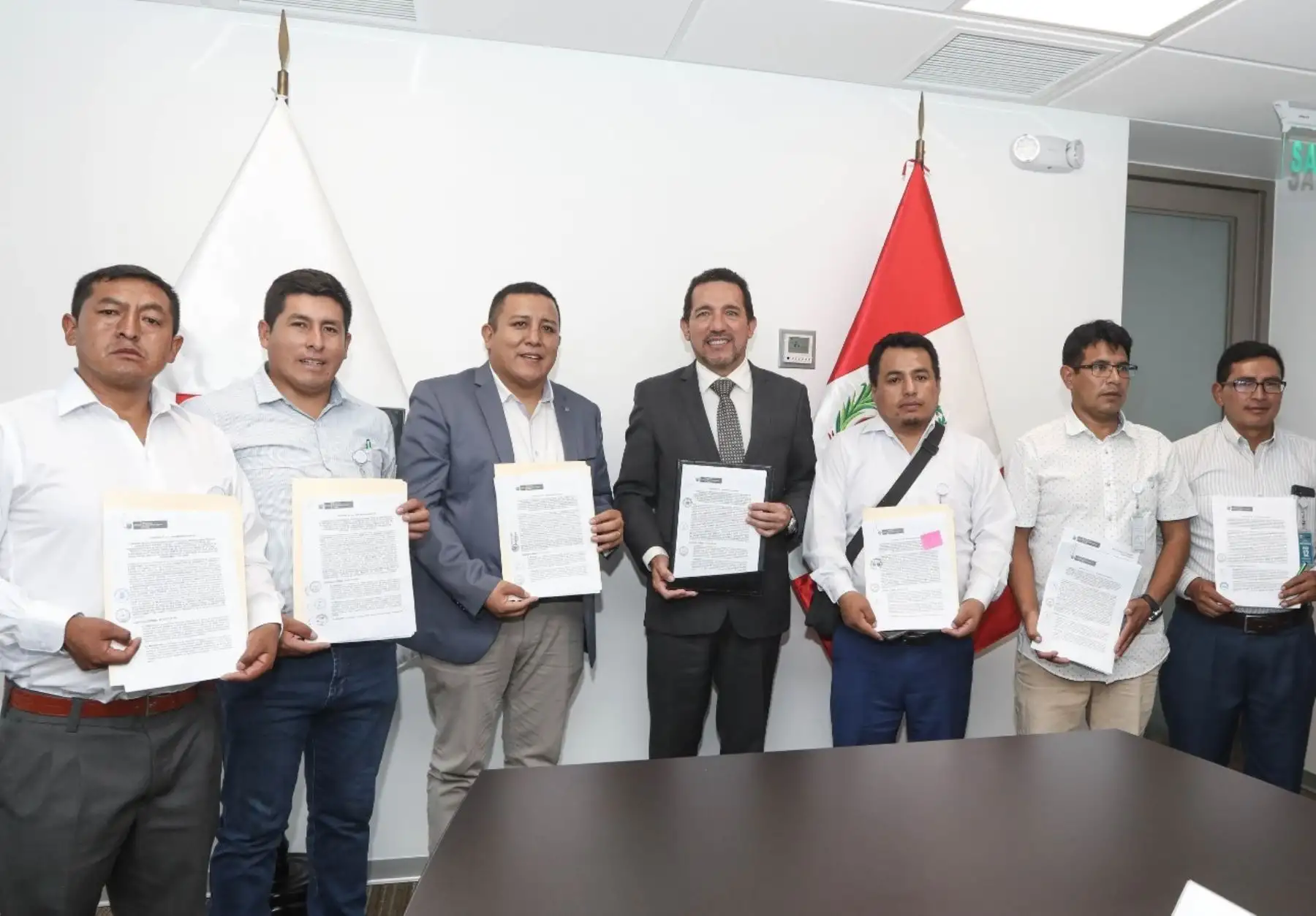 El Midagri y nueve municipalidades suscribieron convenios para ejecutar proyectos de mejoramiento de agua para riego en distritos rurales. ANDINA/Difusión