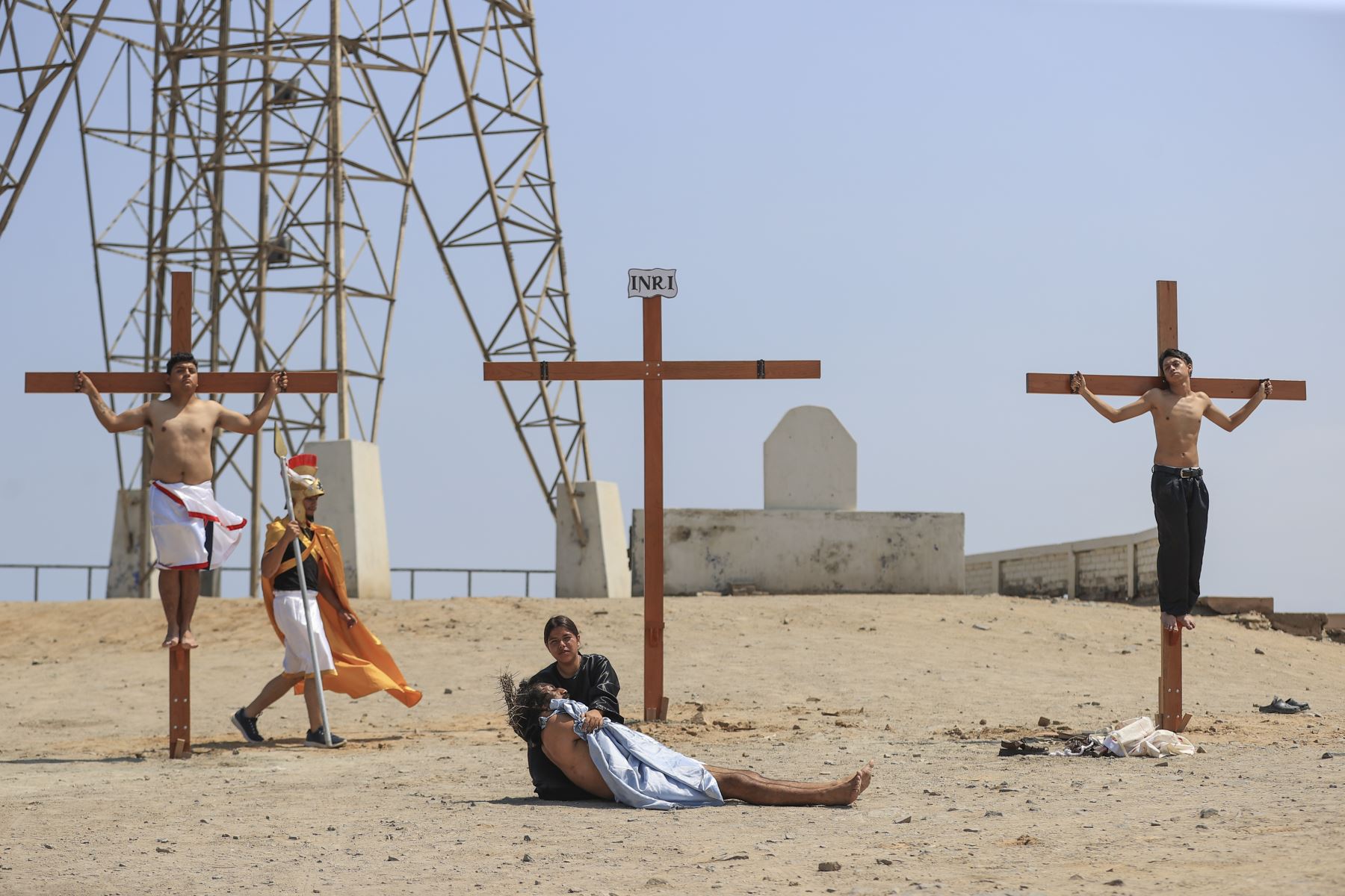 Actores del distrito escenificaron el Vía Crucis de Jesucristo en el Morro Solar de Chorrillos. Foto: ANDINA/Jhonel Rodríguez Robles