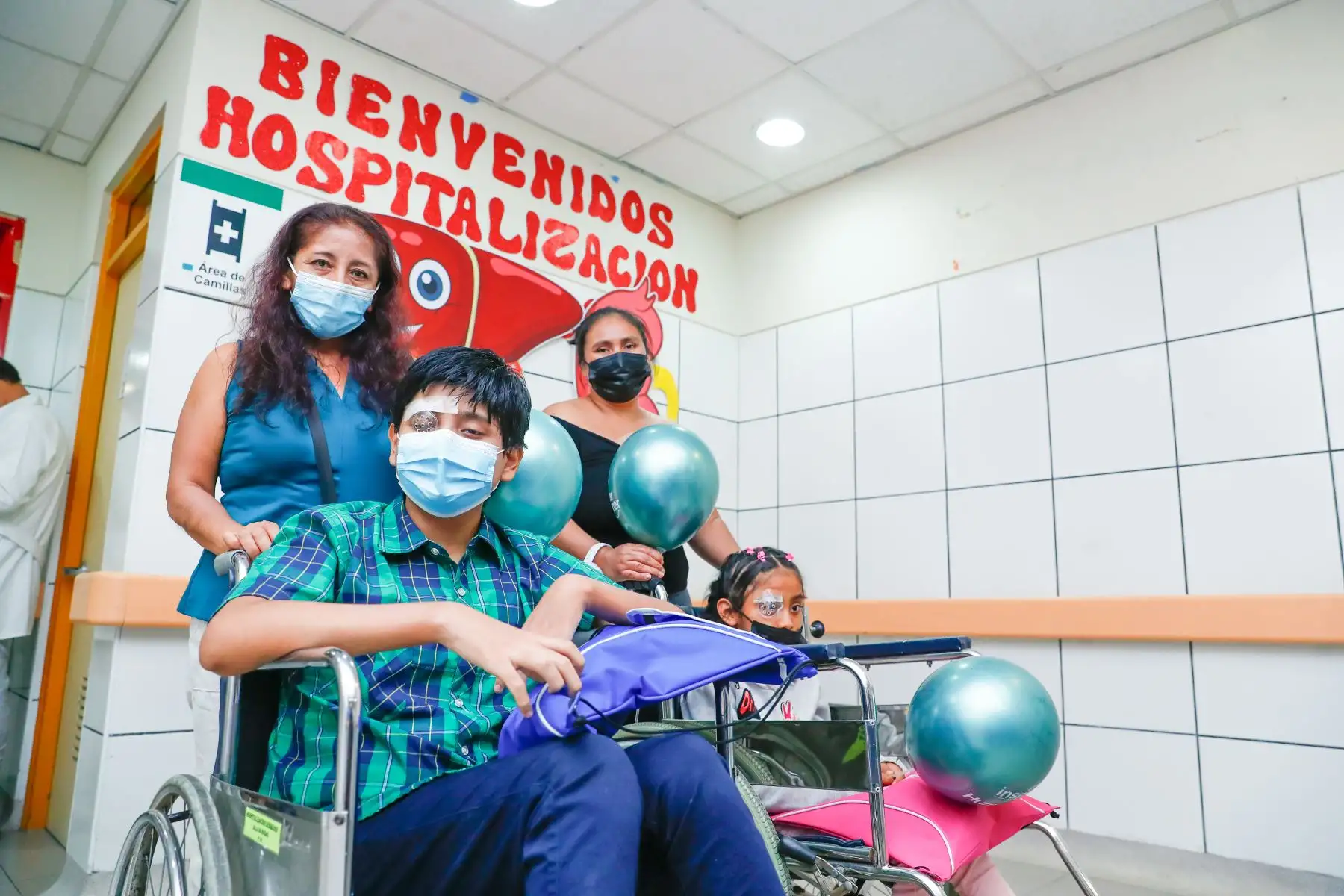 Nicol y David son los menores de edad a los que se les realizó trasplante de córnea en el Instituto Nacional de Salud del Niño San Borja gracias a la donación voluntaria de órganos, y ahora podrán rehacer sus vidas junto a sus familias. Foto: ANDINA/Daniel Bracamonte
