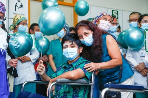 Presentación de los dos menores trasplantados de córnea en el Instituto Nacional de Salud del Niño San Borja