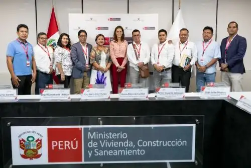 Es importante dialogar y ponerse de acuerdo, en vez de buscar resolver los problemas con vigilias, marchas y movilizaciones, que si bien son un derecho, participan extremistas y antauristas con fines e intereses políticos, remarcó la ministra Hania Pérez de Cuéllar.