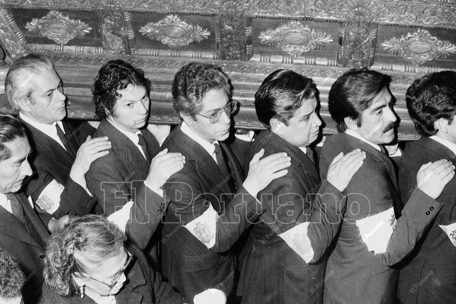 Ayacucho - 28 marzo 1986 / En un ambiente de profunda unción y fe cristiana los ayacuchanos participaron en las procesiones de Viernes Santo. Foto: Archivo Histórico de El Peruano / Pavel Marrul