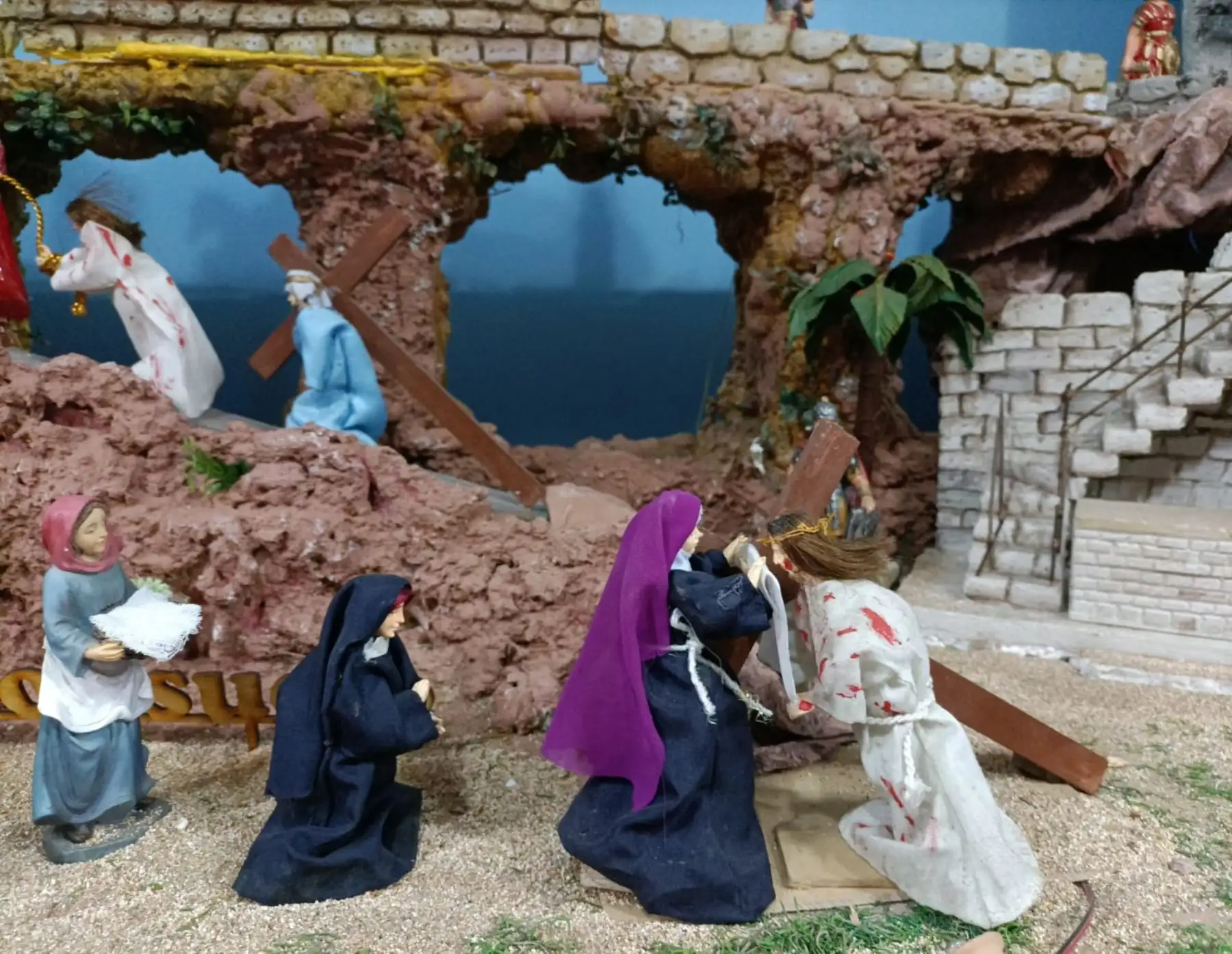 Pobladores y turistas visitan la Pasión de Cristo mecatrónico que se puso en escena en Arequipa aprovechando el feriado largo por Semana Santa. Foto: Rocío Méndez