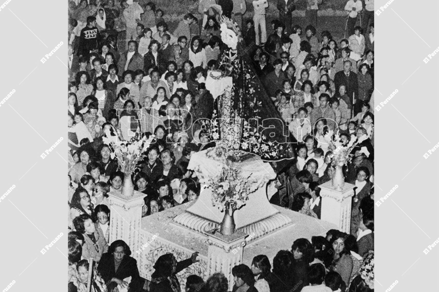 Junín - 15 abril 1981 / Un verdadero mar humano acompañó en Miércoles Santo la procesión de Jesús Nazareno y su encuentro con la Virgen Dolorosa en Huancayo. Foto: Archivo Histórico de El Peruano