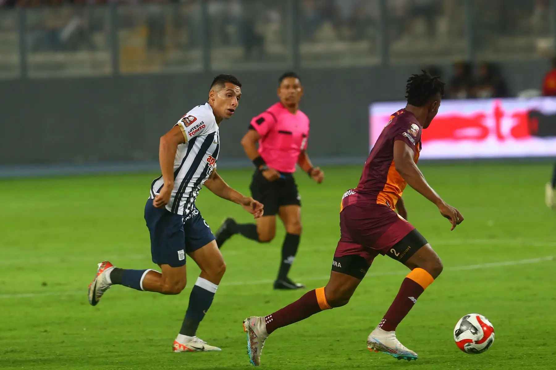 Carlos Zambrano de Alianza Lima celebra su gol anotado ante Los Chankas por la novena jornada del Torneo Apertura de la Liga 1 Te Apuesto en  el Estadio Nacional de Lima. 
Foto: ANDINA/Eddy Ramos