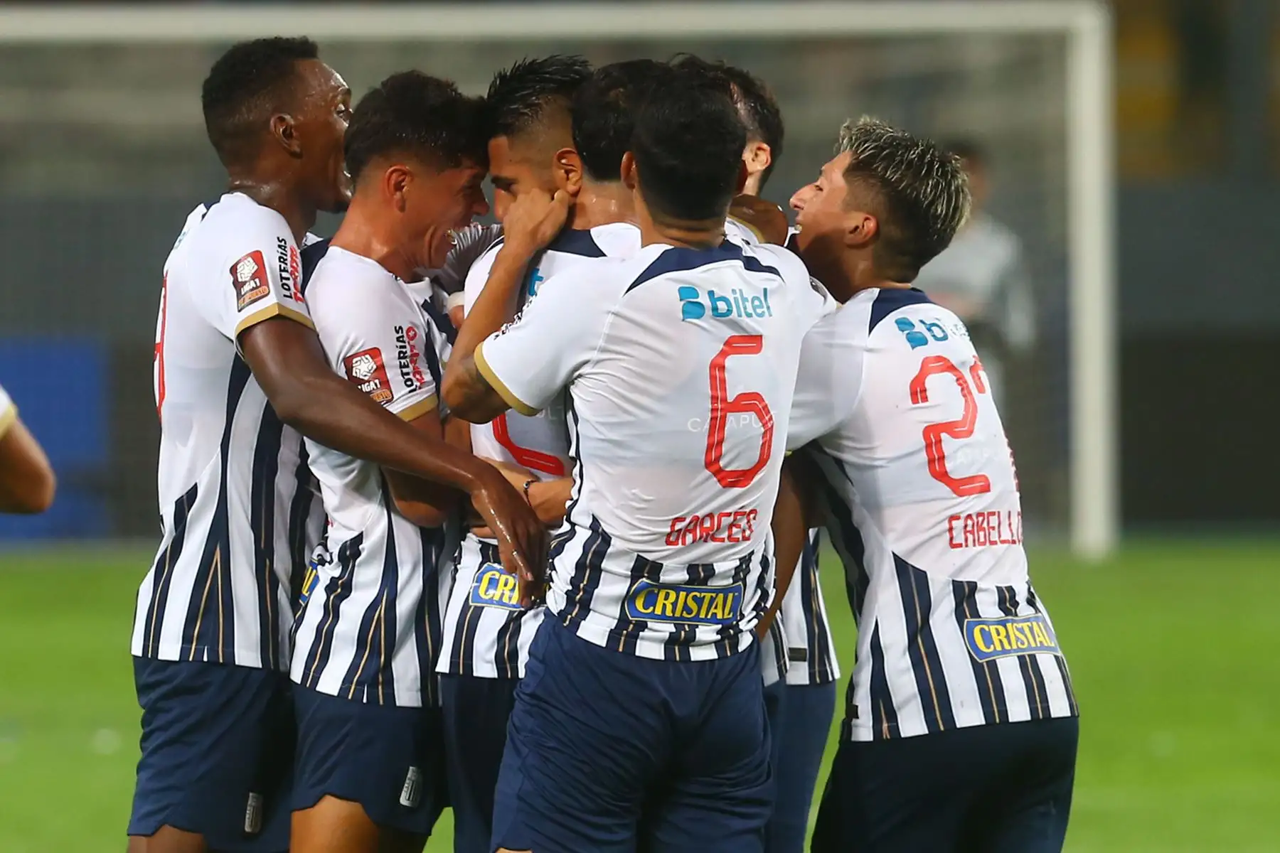 Carlos Zambrano de Alianza Lima celebra su gol anotado ante Los Chankas por la novena jornada del Torneo Apertura de la Liga 1 Te Apuesto en  el Estadio Nacional de Lima. 
Foto: ANDINA/Eddy Ramos