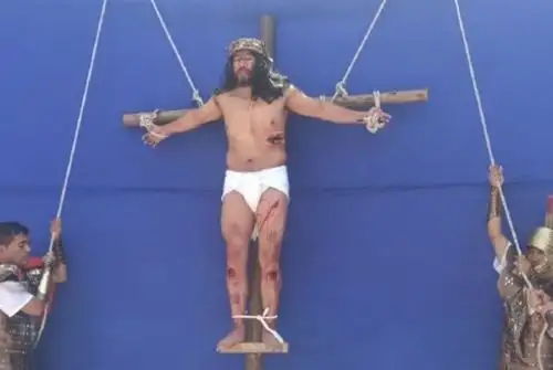Con motivo de la Semana Santa, los internos de los establecimientos penitenciarios ubicados en las regiones del sur del país escenificaron el Vía Crucis de Jesucristo como parte de las actividades culturales y artísticas en su proceso de resocialización.