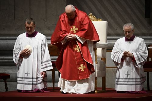 Vía crucis del Papa Francisco ante la guerra y la violencia contra las mujeres