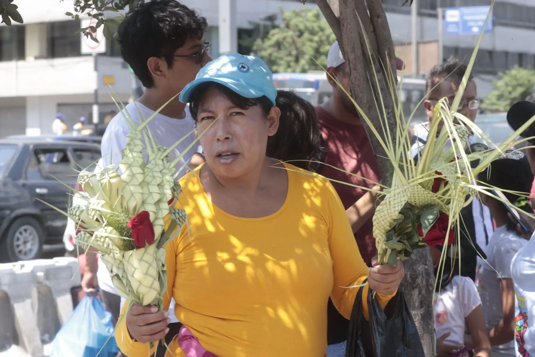 Miles de fieles acuden a las diversas iglesias del cercado de Lima  como parte de las celebraciones en Semana Santa. En la imagen exteriores de la Catedral de Lima y el concento Santa Rosa de Lima. Foto: ANDINA/Vidal Tarqui