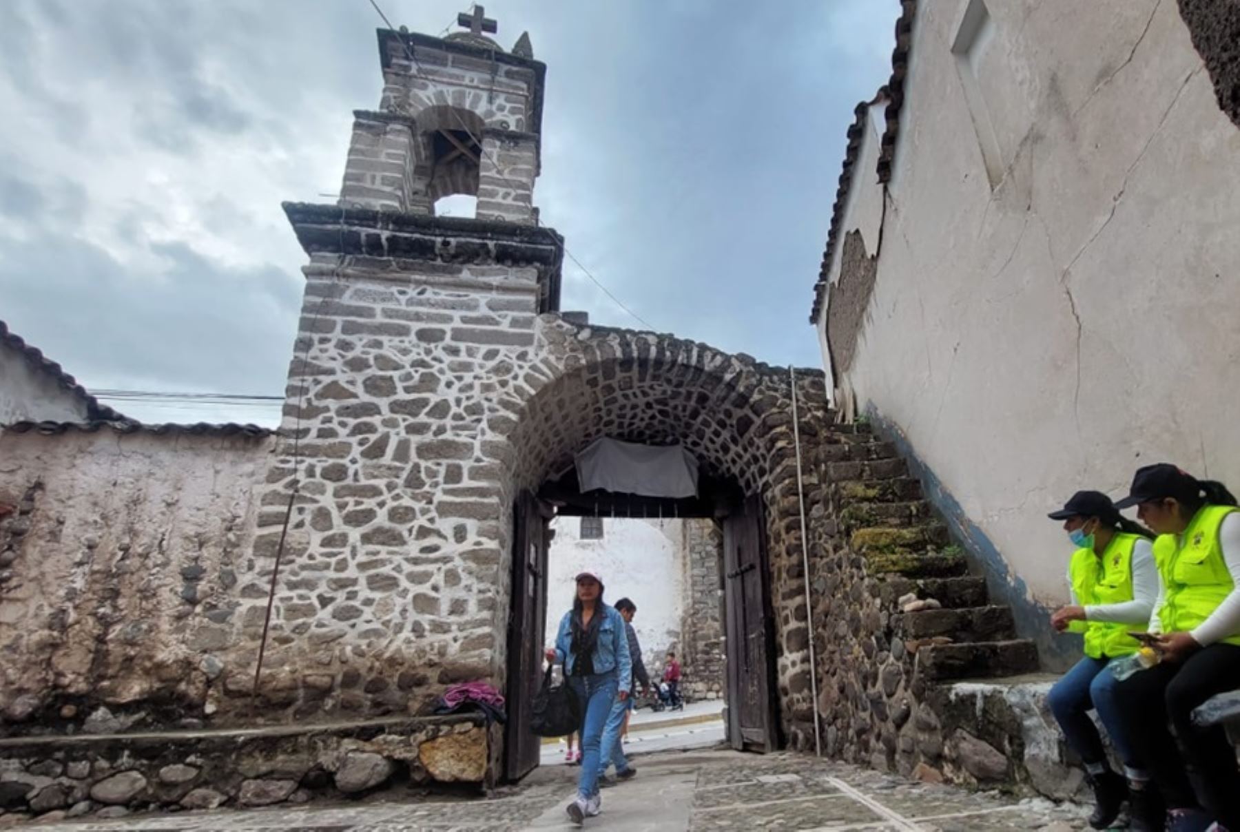El templo San Cristóbal de Huamanga, considerado como uno de los primeros monumentos arquitecticos de la ciudad de Ayacucho, reabrió sus puertas durante esta Semana Santa luego de estar varios años en situación de abandono.