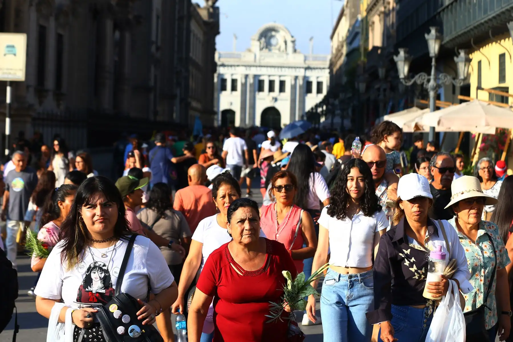 El Ministerio de Salud  recomienda cuidar a niños, niñas y adultos mayores, sobre todo con discapacidad, durante actividades masiuvas por Semana Santa. ANDINA/Eddy Ramos