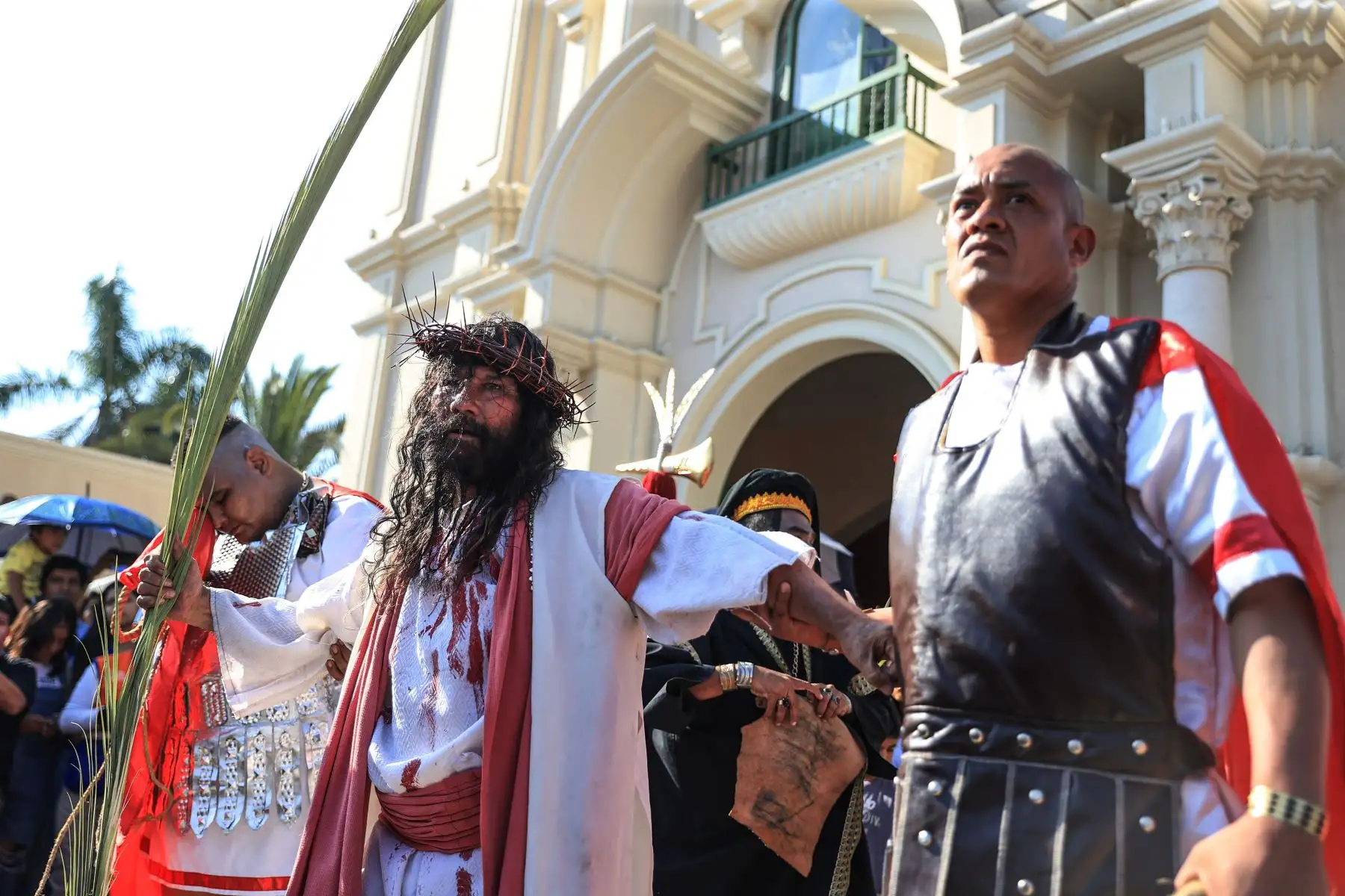 Mario Valencia Rivadeneira, popularmente conocido como el “Cristo Cholo”, encabeza hoy viernes 29 de marzo el tradicional Vía Crucis por Semana Santa, que tendrá como punto principal el cerro San Cristóbal.
Foto: ANDINA/Jhonel Rodríguez Robles