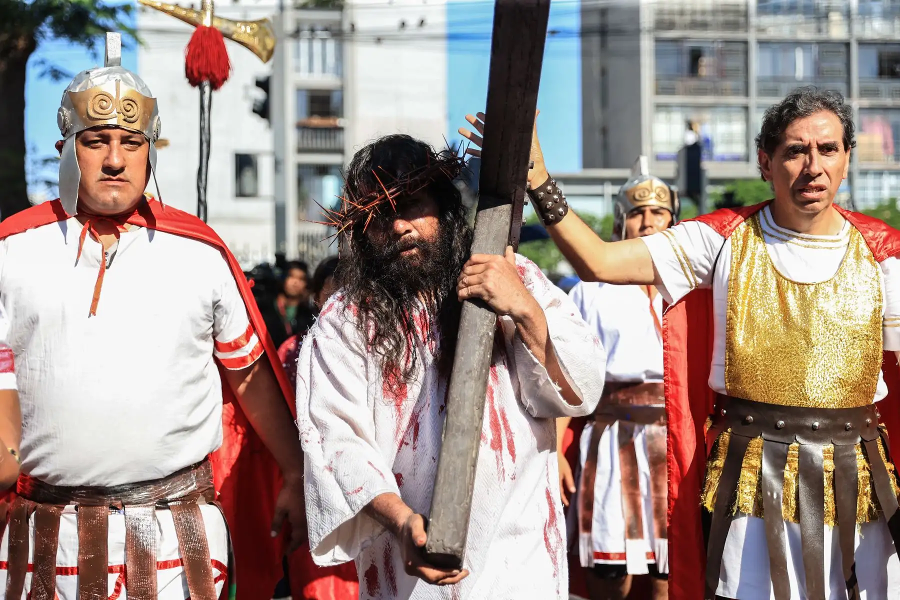 Mario Valencia Rivadeneira, popularmente conocido como el “Cristo Cholo”, encabeza hoy viernes 29 de marzo el tradicional Vía Crucis por Semana Santa, que tendrá como punto principal el cerro San Cristóbal.
Foto: ANDINA/Jhonel Rodríguez Robles