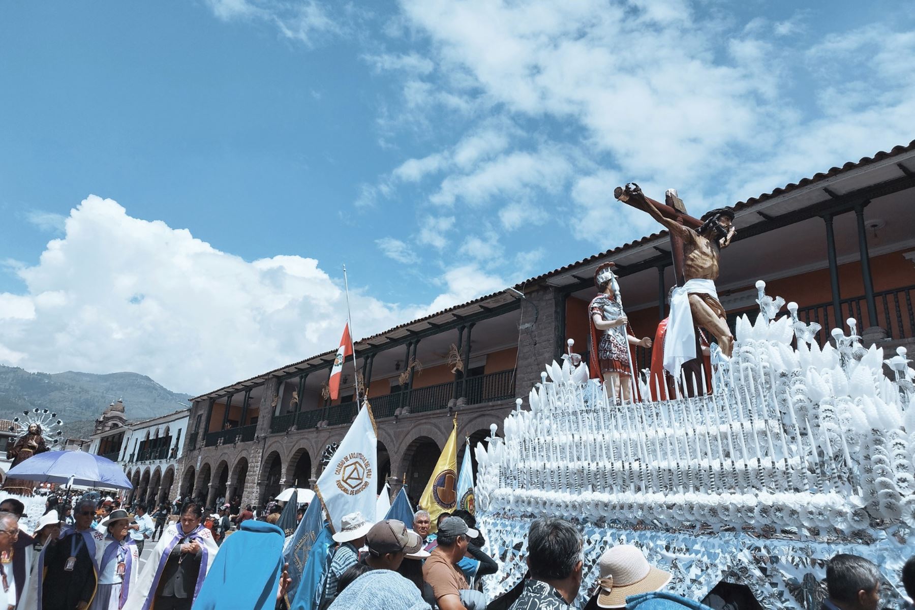La procesión del Cristo Crucificado es una de las actividades más significativas de la Semana Santa en Ayacucho. ANDINA/Difusión