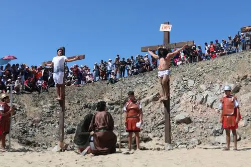 Chimbotanos y visitantes presenciaron el viacrucis y la pasión de Cristo en el Cerro de la Juventud. Foto: ANDINA/Difusión