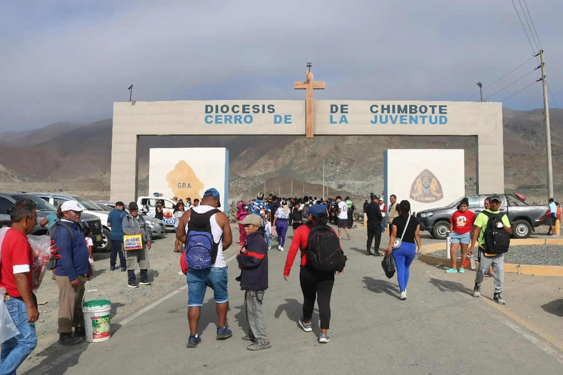 Con una participación masiva se realizó la tradicional procesión al Cerro de la Juventud de Chimbote, en la costa de la región Áncash, como parte de las actividades conmemorativas de Semana Santa. Foto: ANDINA/Difusión
