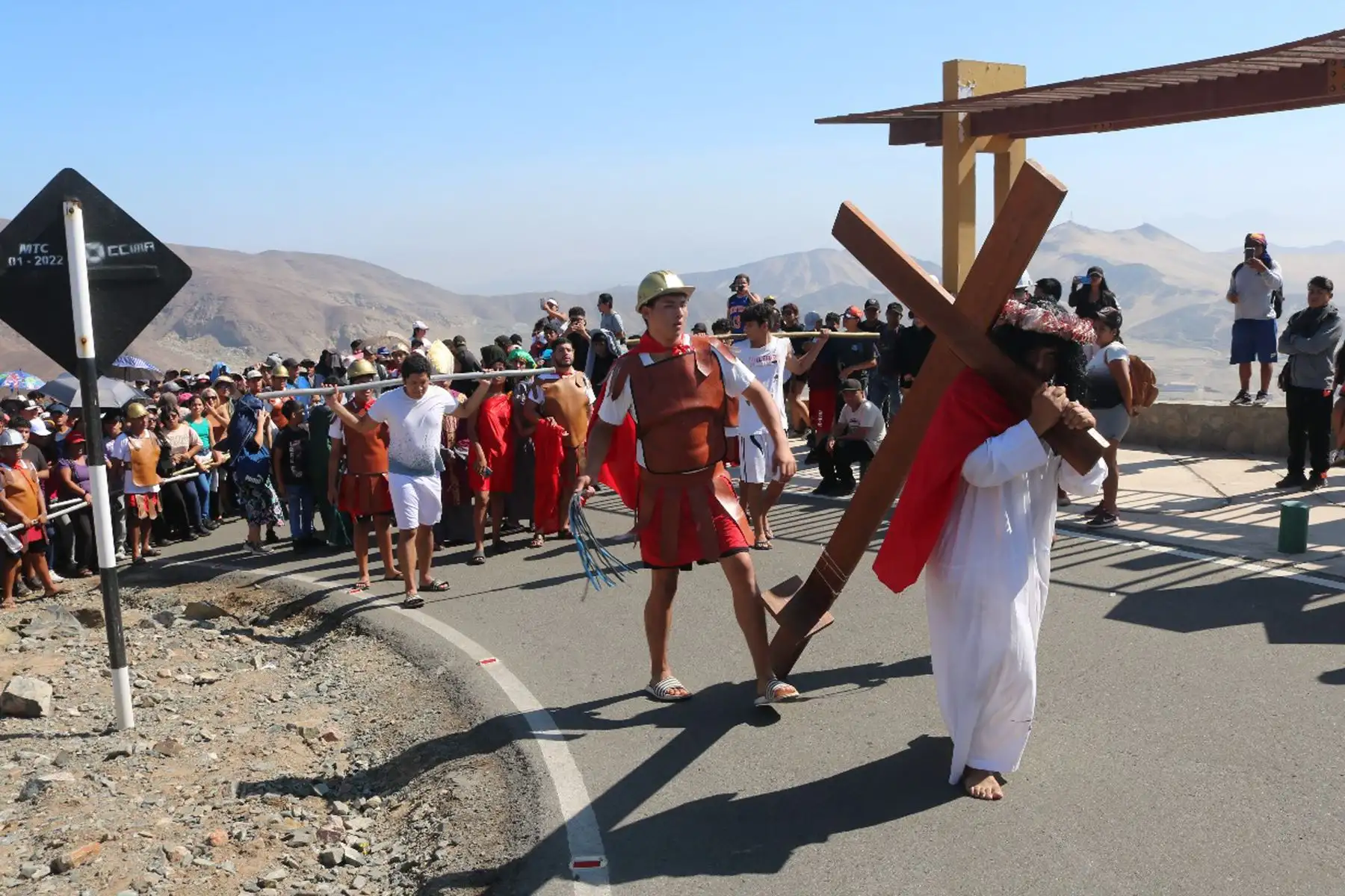 Con una participación masiva se realizó la tradicional procesión al Cerro de la Juventud de Chimbote, en la costa de la región Áncash, como parte de las actividades conmemorativas de Semana Santa. Foto: ANDINA/Difusión