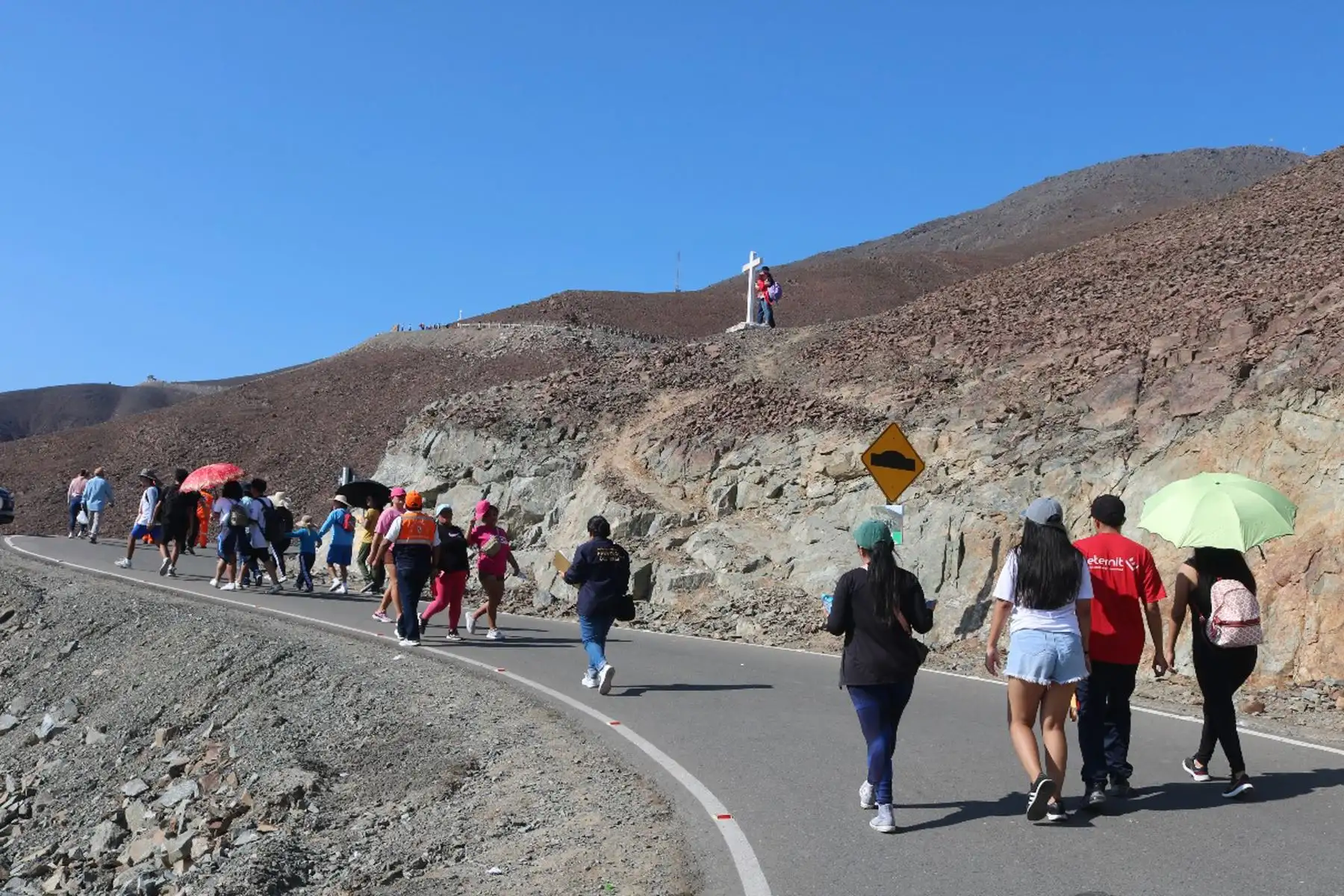 Con una participación masiva se realizó la tradicional procesión al Cerro de la Juventud de Chimbote, en la costa de la región Áncash, como parte de las actividades conmemorativas de Semana Santa. Foto: ANDINA/Difusión