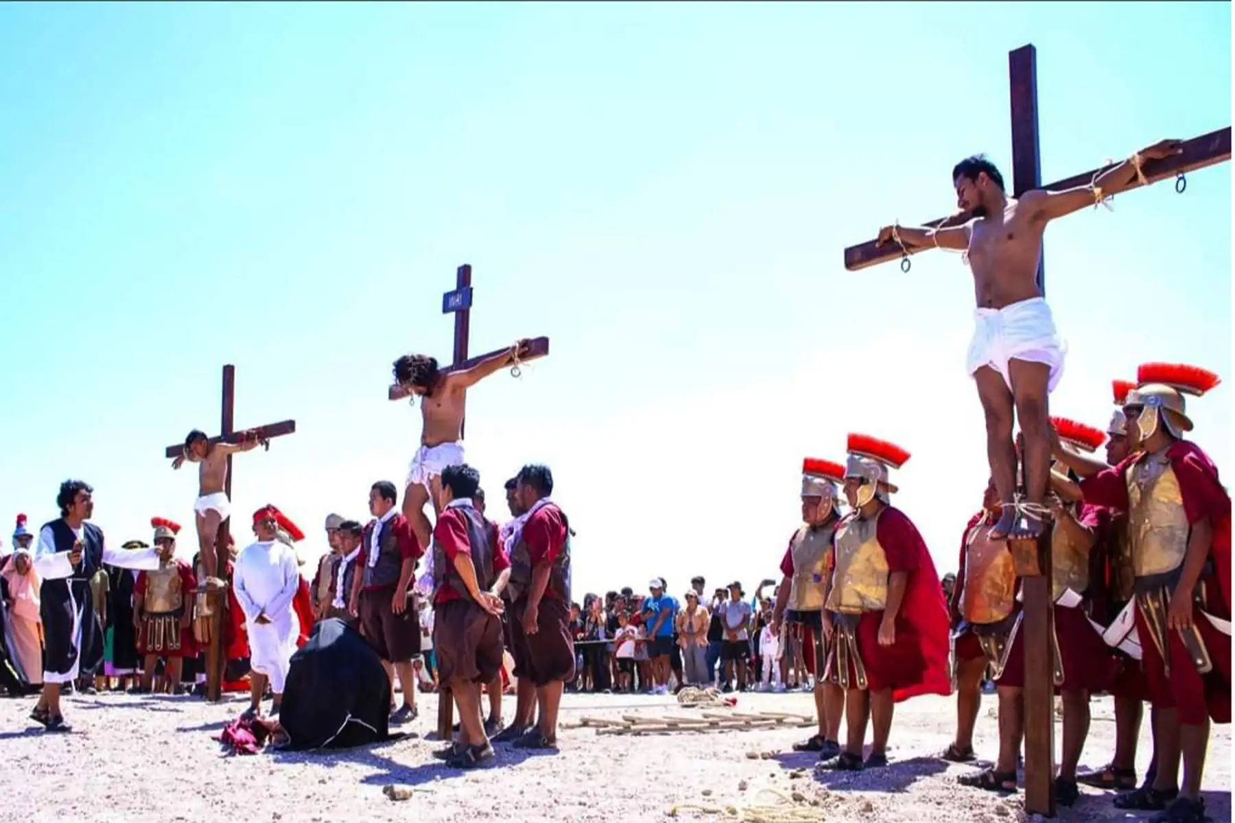 El distrito de Reque, en la región Lambayeque se convirtió en el escenario de una conmovedora y tradicional escenificación de la Pasión y Muerte de Cristo, como parte de las celebraciones de Semana Santa. 
Foto: Cortesía Silvia Depaz