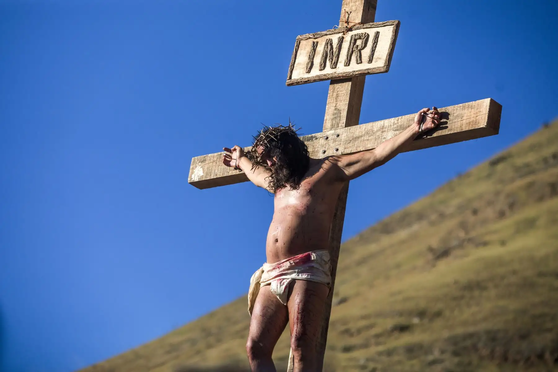 Así se vivió el viacrucis  en Churubamba de la región Huánuco. Más de 20 mil espectadores acompañaron el recorrido a lado del actor Toño Robles, quien interpreta a Jesús de Nazaret. Cabe resaltar que el actor cumple 20 años llevando  esta escenificación extrema.
Foto: cortesía Juan Carlos Tumes