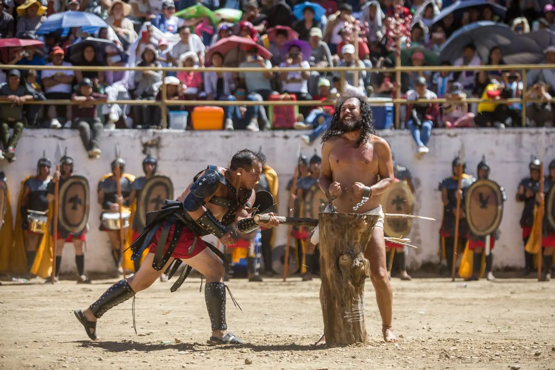 Así se vivió el viacrucis  en Churubamba de la región Huánuco. Más de 20 mil espectadores acompañaron el recorrido a lado del actor Toño Robles, quien interpreta a Jesús de Nazaret. Cabe resaltar que el actor cumple 20 años llevando  esta escenificación extrema.
Foto: cortesía Juan Carlos Tumes